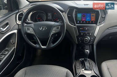 Внедорожник / Кроссовер Hyundai Santa FE 2015 в 