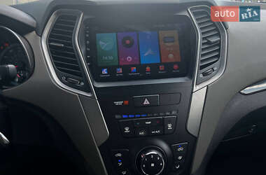 Внедорожник / Кроссовер Hyundai Santa FE 2015 в 