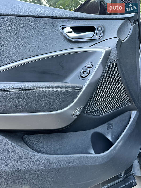 Внедорожник / Кроссовер Hyundai Santa FE 2014 в Ужгороде