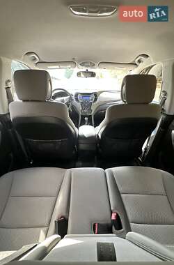 Внедорожник / Кроссовер Hyundai Santa FE 2015 в 