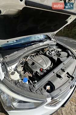 Внедорожник / Кроссовер Hyundai Santa FE 2015 в 
