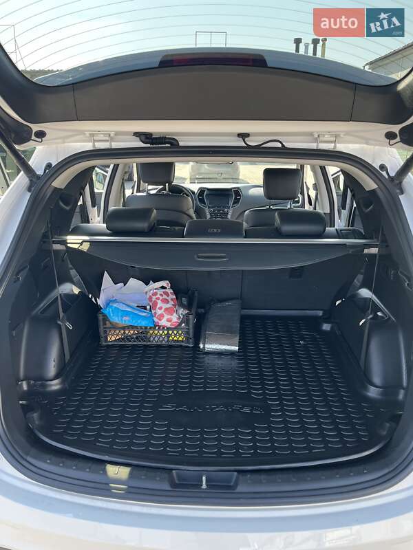 Позашляховик / Кросовер Hyundai Santa FE 2015 в Чернівцях