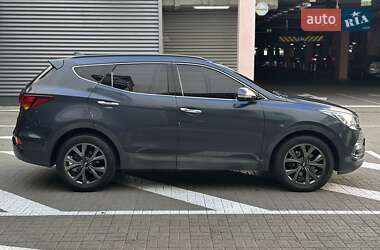 Внедорожник / Кроссовер Hyundai Santa FE 2017 в 