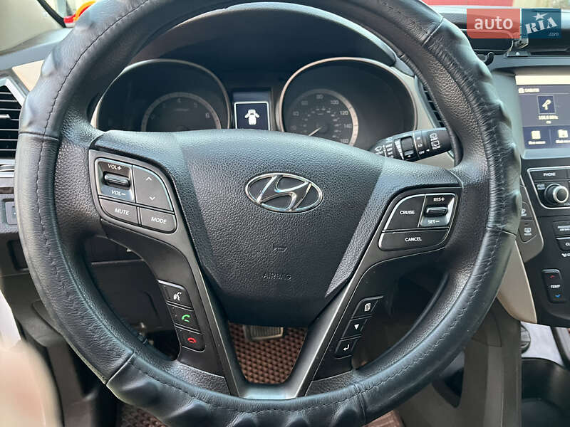 Внедорожник / Кроссовер Hyundai Santa FE 2016 в Борщеве