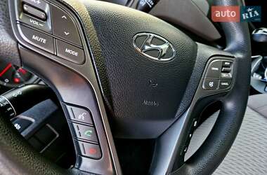 Позашляховик / Кросовер Hyundai Santa FE 2015 в 
