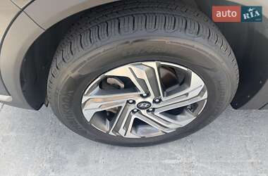 Внедорожник / Кроссовер Hyundai Santa FE 2021 в 