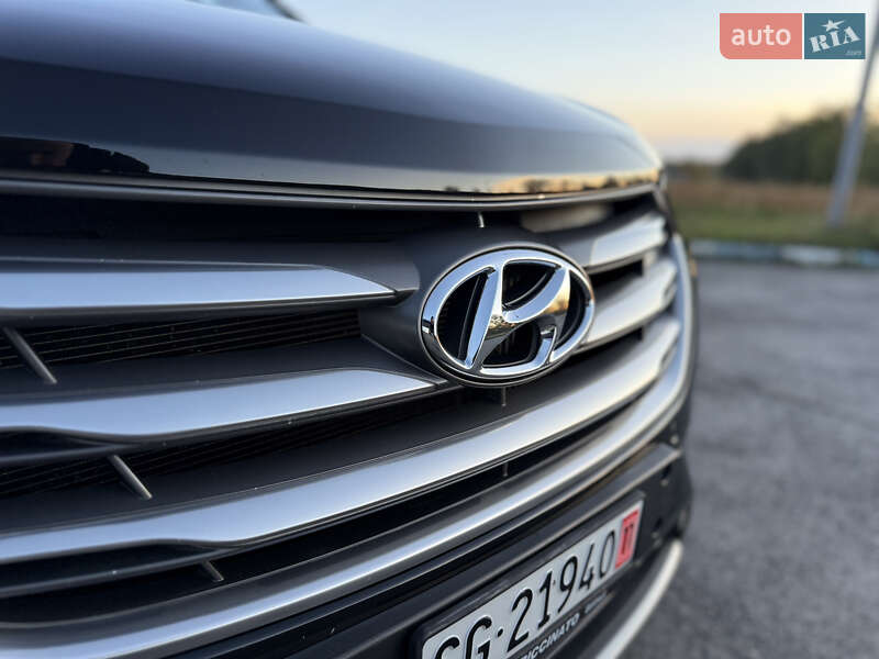 Внедорожник / Кроссовер Hyundai Santa FE 2015 в Радивилове