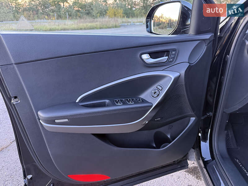 Внедорожник / Кроссовер Hyundai Santa FE 2015 в Радивилове