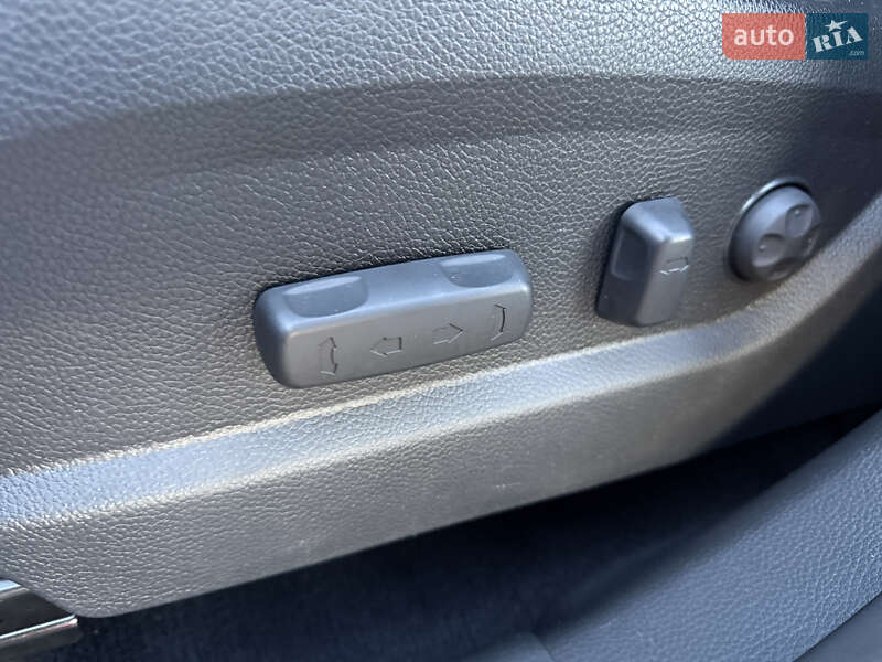 Внедорожник / Кроссовер Hyundai Santa FE 2015 в Радивилове