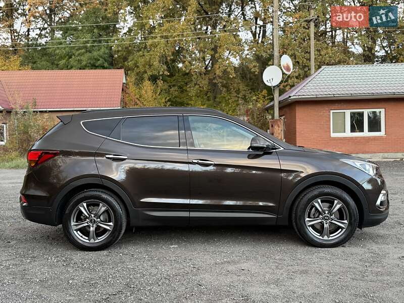 Внедорожник / Кроссовер Hyundai Santa FE 2016 в Гнивани