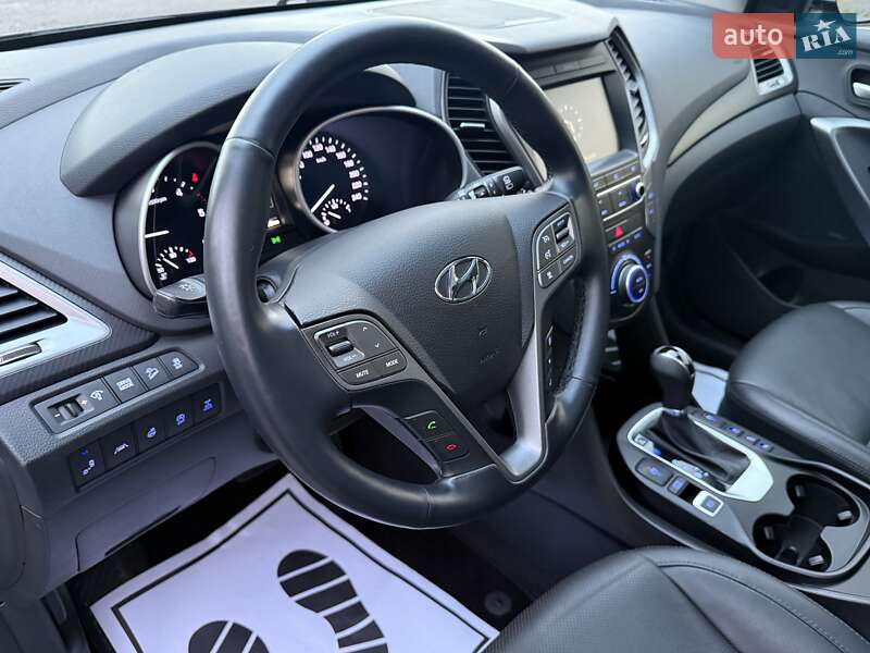 Внедорожник / Кроссовер Hyundai Santa FE 2016 в Гнивани