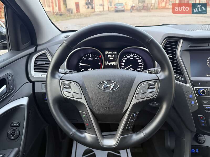 Внедорожник / Кроссовер Hyundai Santa FE 2016 в Гнивани
