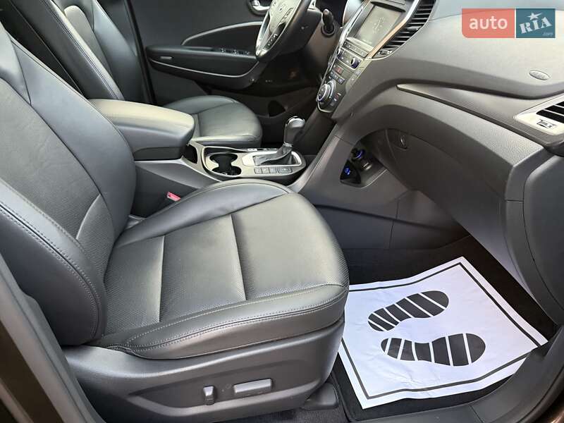Внедорожник / Кроссовер Hyundai Santa FE 2016 в Гнивани