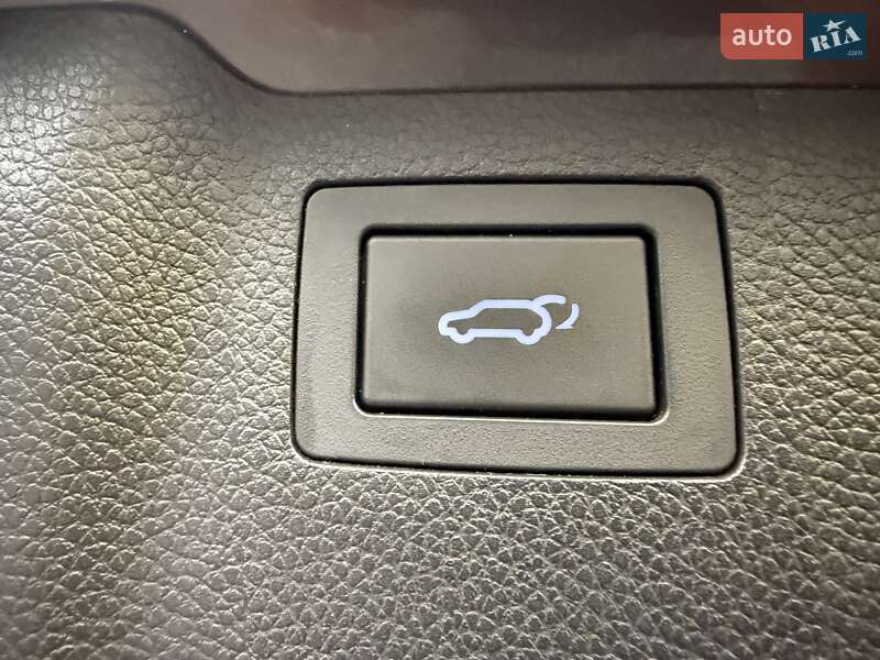 Внедорожник / Кроссовер Hyundai Santa FE 2016 в Гнивани