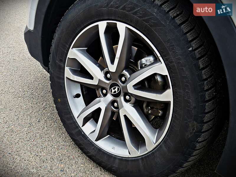 Внедорожник / Кроссовер Hyundai Santa FE 2012 в Черкассах