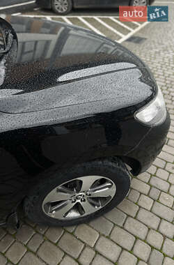 Позашляховик / Кросовер Hyundai Santa FE 2011 в 