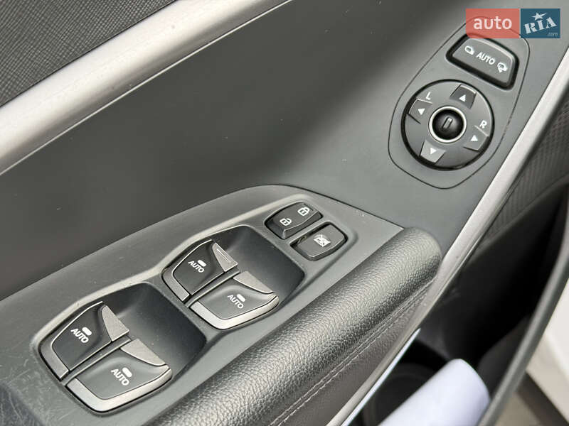 Внедорожник / Кроссовер Hyundai Santa FE 2014 в Ровно