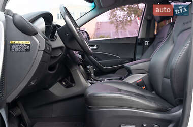 Внедорожник / Кроссовер Hyundai Santa FE 2015 в 
