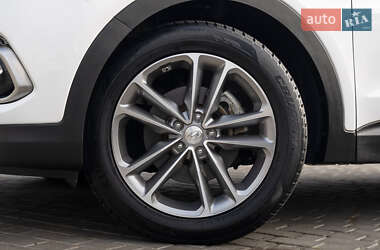 Внедорожник / Кроссовер Hyundai Santa FE 2015 в 