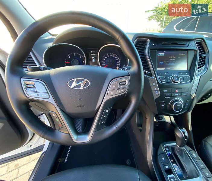 Внедорожник / Кроссовер Hyundai Santa FE 2015 в Ровно