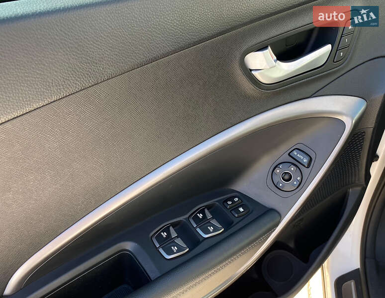 Внедорожник / Кроссовер Hyundai Santa FE 2015 в Ровно