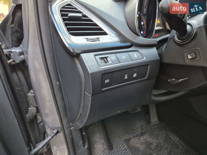 Позашляховик / Кросовер Hyundai Santa FE 2013 в Вараші