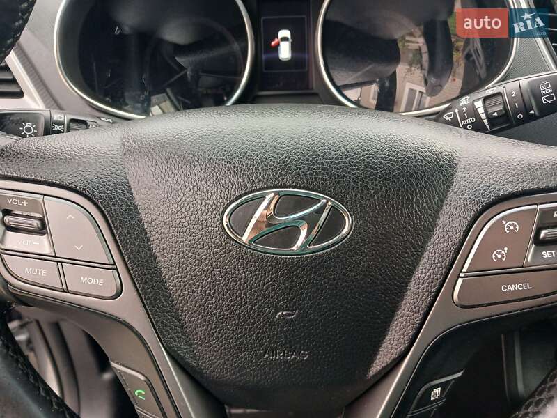 Позашляховик / Кросовер Hyundai Santa FE 2017 в Чорнобаї
