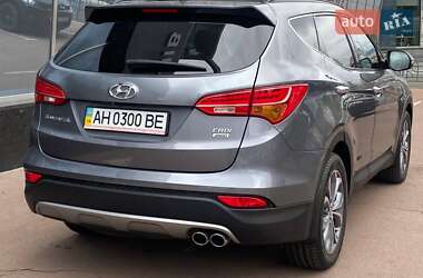 Внедорожник / Кроссовер Hyundai Santa FE 2015 в 