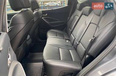 Внедорожник / Кроссовер Hyundai Santa FE 2015 в 