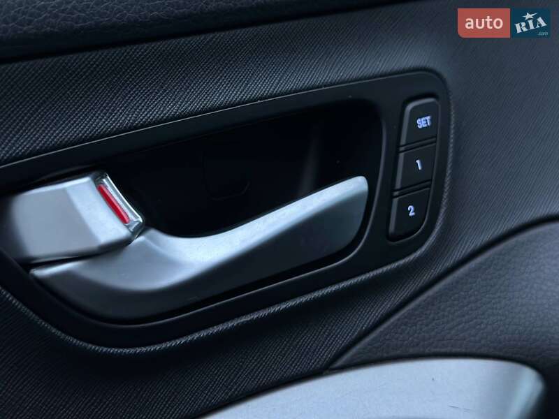 Позашляховик / Кросовер Hyundai Santa FE 2016 в Києві