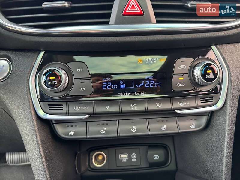 Внедорожник / Кроссовер Hyundai Santa FE 2019 в Киеве