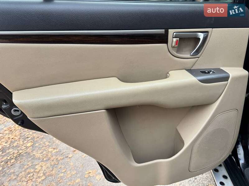 Позашляховик / Кросовер Hyundai Santa FE 2011 в Охтирці