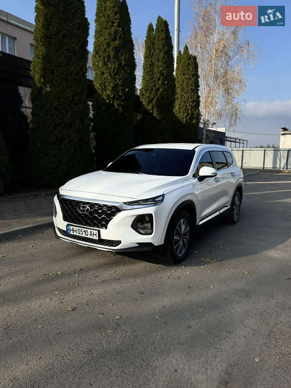 Внедорожник / Кроссовер Hyundai Santa FE 2019 в Краснограде