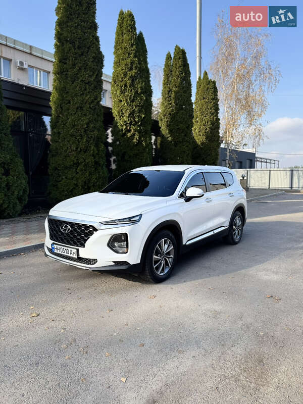 Внедорожник / Кроссовер Hyundai Santa FE 2019 в Краснограде