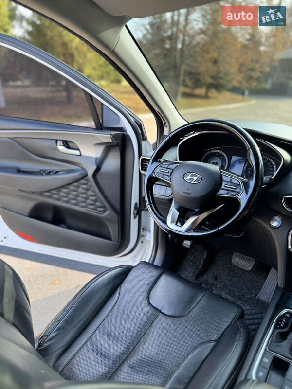 Внедорожник / Кроссовер Hyundai Santa FE 2019 в Краснограде