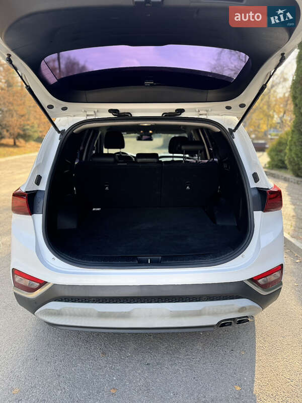 Внедорожник / Кроссовер Hyundai Santa FE 2019 в Краснограде