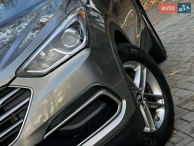 Внедорожник / Кроссовер Hyundai Santa FE 2016 в Дрогобыче