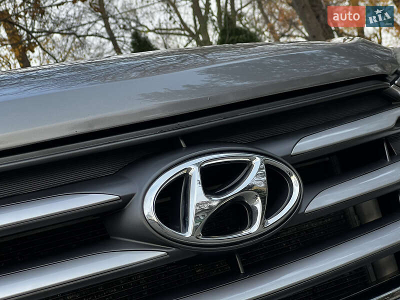 Внедорожник / Кроссовер Hyundai Santa FE 2016 в Дрогобыче