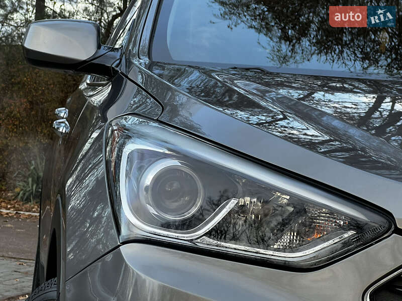 Внедорожник / Кроссовер Hyundai Santa FE 2016 в Дрогобыче