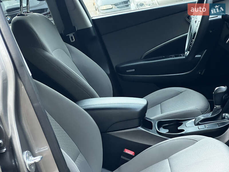 Внедорожник / Кроссовер Hyundai Santa FE 2016 в Дрогобыче