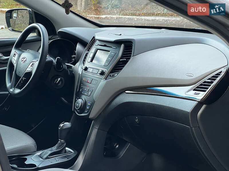 Внедорожник / Кроссовер Hyundai Santa FE 2016 в Дрогобыче