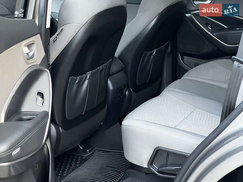 Внедорожник / Кроссовер Hyundai Santa FE 2016 в Дрогобыче