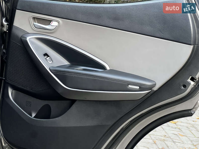 Внедорожник / Кроссовер Hyundai Santa FE 2016 в Дрогобыче