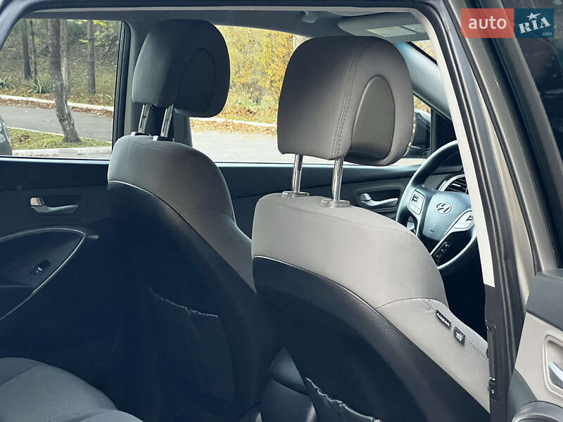 Внедорожник / Кроссовер Hyundai Santa FE 2016 в Дрогобыче