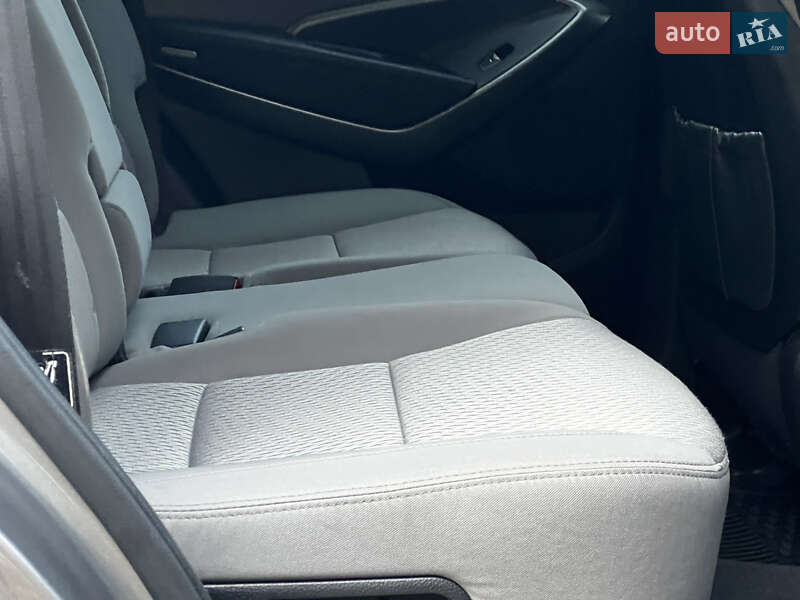 Внедорожник / Кроссовер Hyundai Santa FE 2016 в Дрогобыче