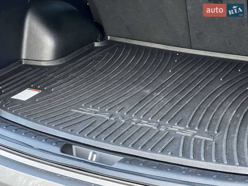 Внедорожник / Кроссовер Hyundai Santa FE 2016 в Дрогобыче