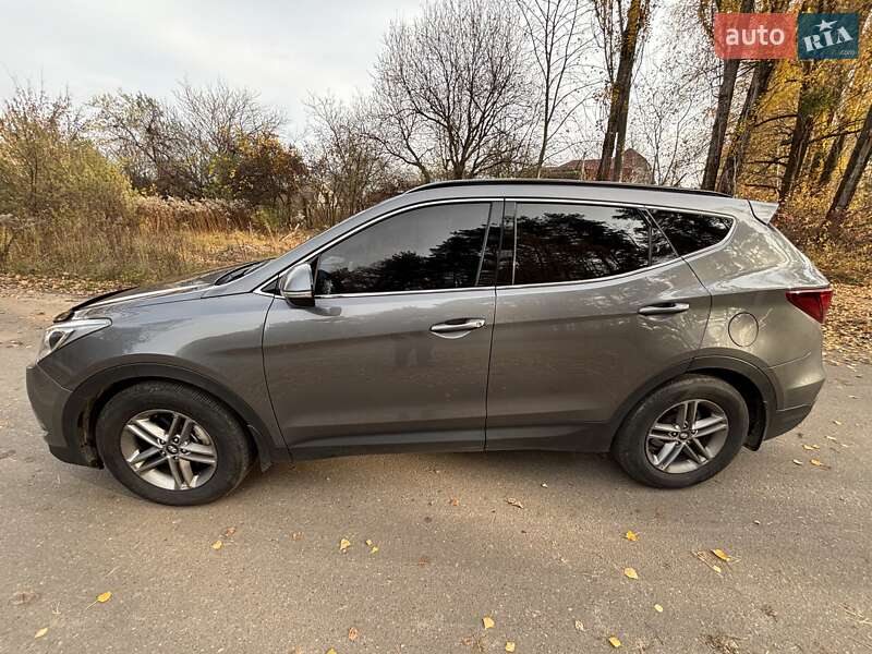Внедорожник / Кроссовер Hyundai Santa FE 2016 в Киеве