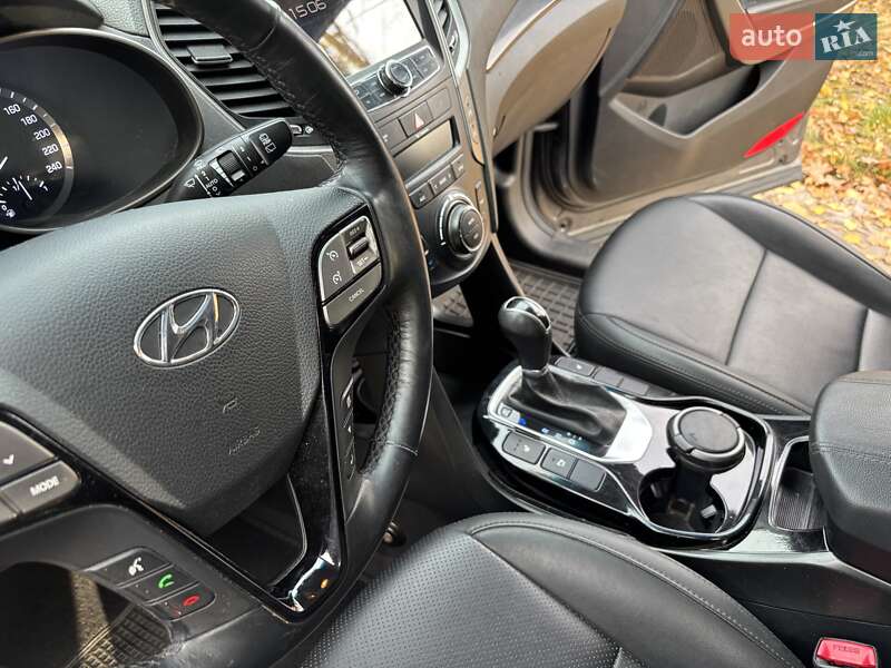 Внедорожник / Кроссовер Hyundai Santa FE 2016 в Киеве