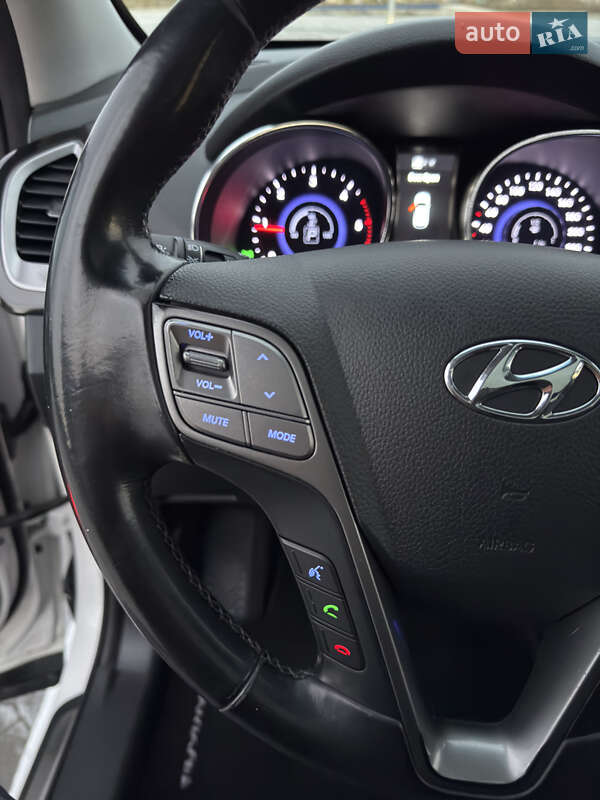 Внедорожник / Кроссовер Hyundai Santa FE 2013 в Дубно