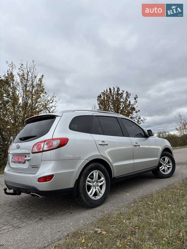 Позашляховик / Кросовер Hyundai Santa FE 2010 в Сарнах